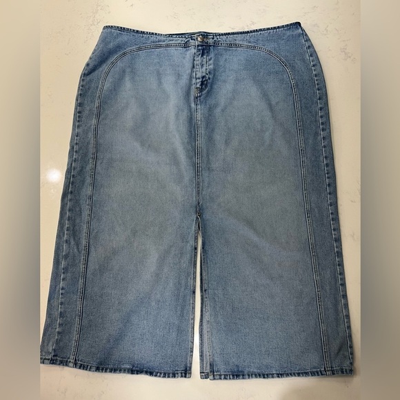 Blue Relaxed Fit Jeans with Classic Style - Picture 3 of 16